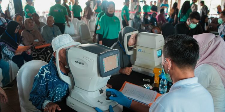 126 Pasien Operasi Katarak Gratis di Bogor dengan Keterlibatan 7 Dokter Mata