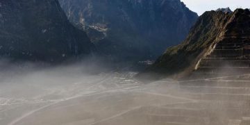Presiden RI dan Dunia Tertipu oleh Gunung Emas