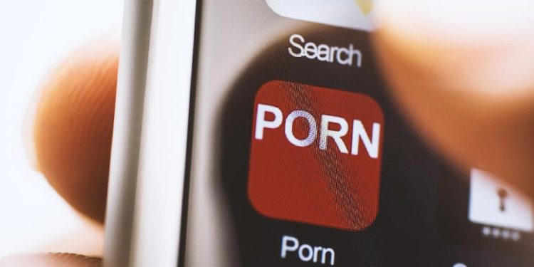 Polisi Tangkap Penyiar Live Konten Pornografi di Media Sosial