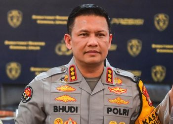 Mesin Mati di Perlintasan dengan Pintu Terkunci