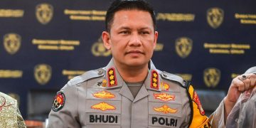 Mesin Mati di Perlintasan dengan Pintu Terkunci