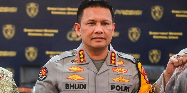 Mesin Mati di Perlintasan dengan Pintu Terkunci