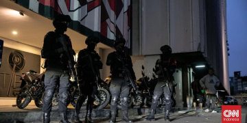 Puluhan Brimob Tetap Berjaga di Markas Judol Hayam Wuruk