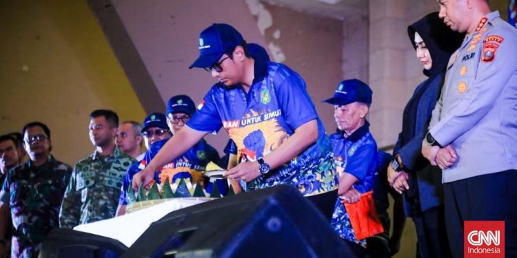 Aksi Buruh di Medan Rayakan May Day dengan Joget dan Potong Tumpeng Bersama Walikota