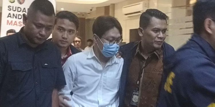 Penahanan Richard Lee Diperpanjang Sampai Tanggal 3 Juni