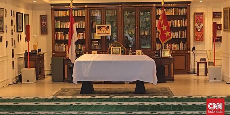 Jenazah Ryamizard Ryacudu Sampai di Rumah Duka dengan Peti Berwarna Merah Putih