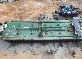 Kapal Angkut Minyak Pertamina Pertama Kali Dipasang PLTS