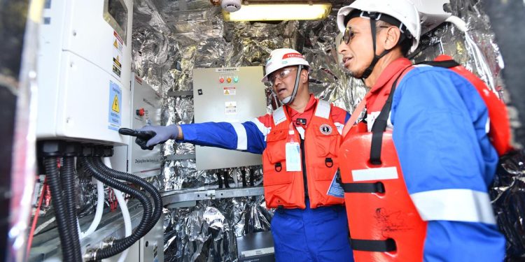 PLTS di Kapal, Emisi Karbon Berkurang 79 Ton per Tahun