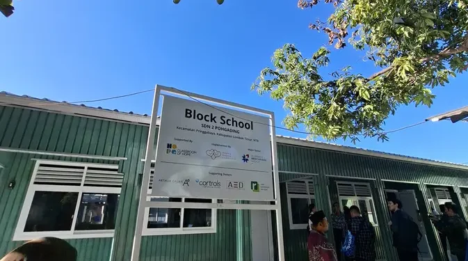Sampah Plastik yang Berubah Menjadi Sekolah Tahan Gempa
