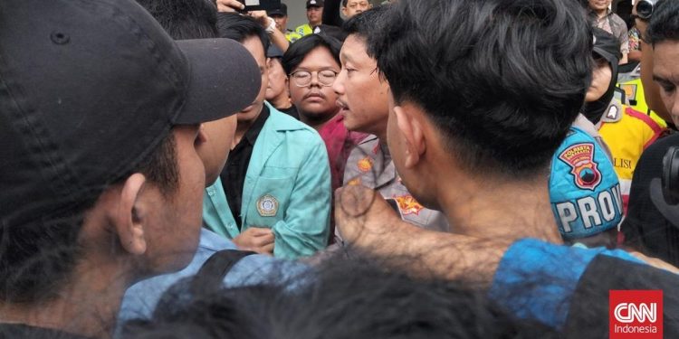 Polisi Menolak Tudingan Tahan Dua Demonstran di Solo