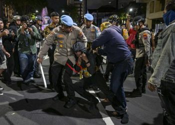 Polisi Bebaskan 14 Massa Aksi di Surabaya dan Tetapkan 4 Tersangka