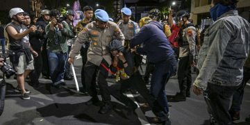 Polisi Bebaskan 14 Massa Aksi di Surabaya dan Tetapkan 4 Tersangka