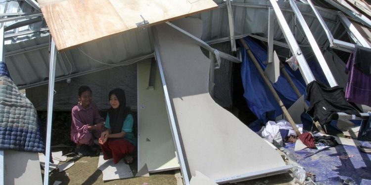 Huntara untuk Korban Banjir Bandang Aceh Ambruk Akibat Terjangan Angin Kencang