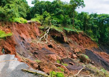 Jalan Provinsi di Kabupaten Agam Amblas, Akses Bukittinggi Terhambat