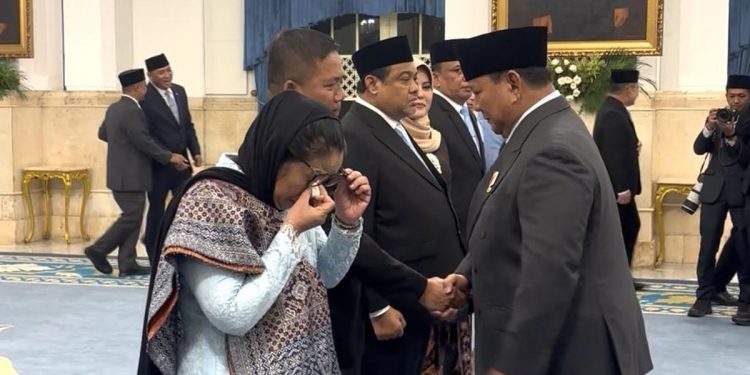 Nanik S Deyang Menangis Setelah Dilantik Prabowo Sebagai Kepala BGN di Istana