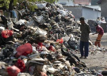 Sampah Menumpuk di Gang Swadaya Cakung