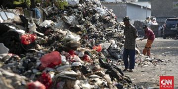Sampah Menumpuk di Gang Swadaya Cakung