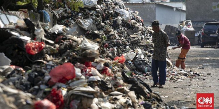 Sampah Menumpuk di Gang Swadaya Cakung