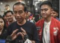 Kunjungi Lampung, Jokowi mengenakan kemeja dan topi dengan logo PSI