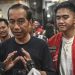Kunjungi Lampung, Jokowi mengenakan kemeja dan topi dengan logo PSI