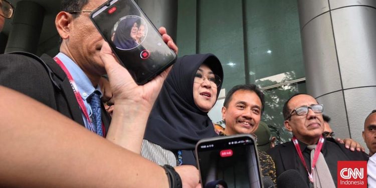 Kata-kata Dokter Tifa Setelah Tak Ditahan Kejaksaan dalam Kasus Ijazah Jokowi