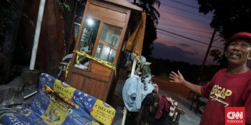Teror Api Meluas di Sleman, Bakar Benda di Luar Bangunan Rumah Fia