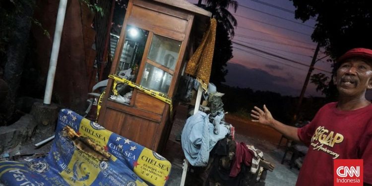 Teror Api Meluas di Sleman, Bakar Benda di Luar Bangunan Rumah Fia