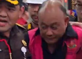 Dadan Tersangka Korupsi Pakai Rompi Tahanan dan Diborgol
