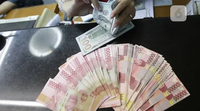 Rupiah Tertekan terhadap Dolar AS Akibat Tarif Impor Trump Hari Ini