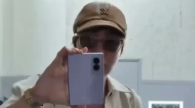 J-Hope BTS Ungkap Penampilan Sungguhan Galaxy Z Fold8 Sebelum Peluncuran