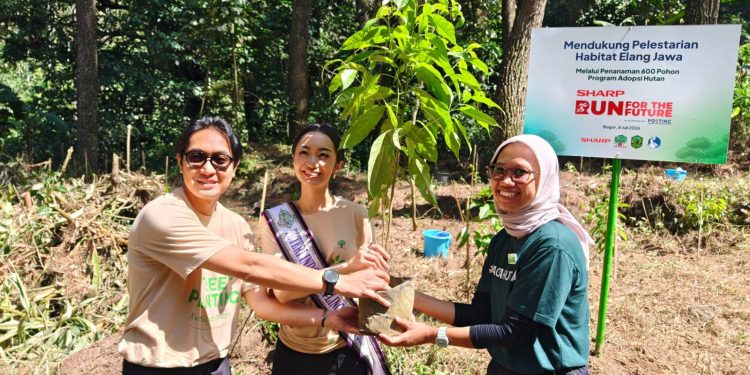Tanam 600 Pohon untuk Pulihkan Habitat Elang Jawa di Bogor