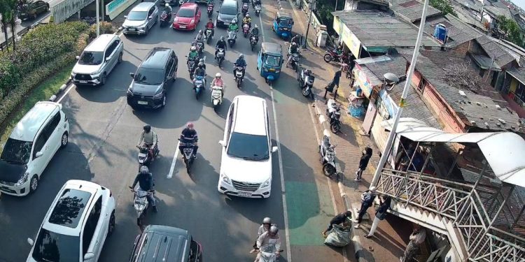 Hari Pertama Sekolah dan Kepadatan Lalu Lintas di Jakarta