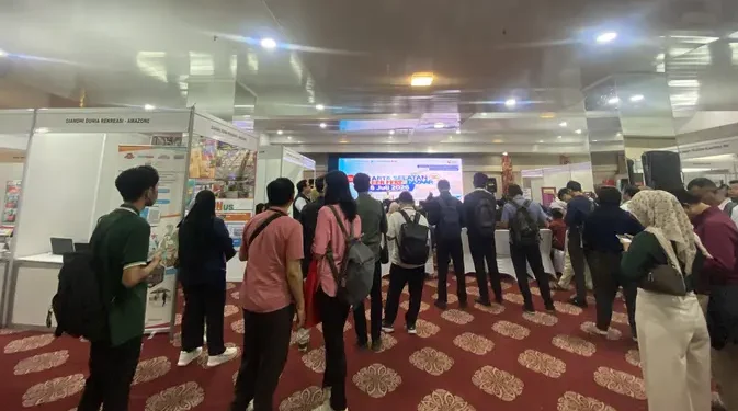 Cerita Ayah yang Mendampingi Putranya Mencari Pekerjaan