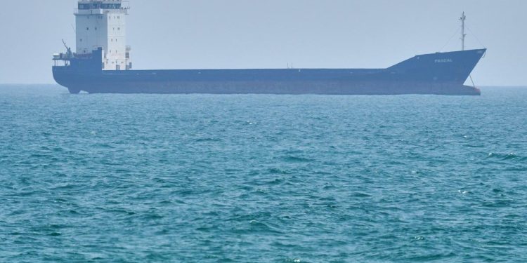 Tarif 20% untuk Kapal yang Melintas di Selat Hormuz oleh Trump
