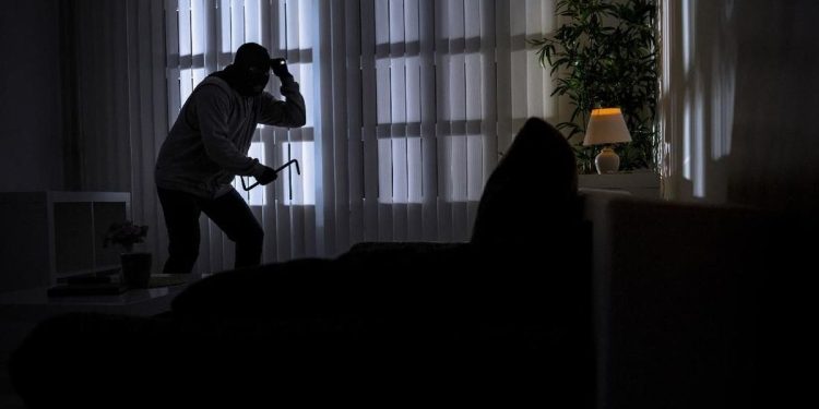 Perampokan Brutal di Kaltim: Suami Dipukul, Istri Diperkosa