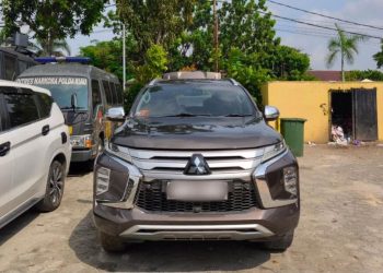 KPK Mengamankan Mobil Pajero Sport Milik Istri Bupati Kuansing