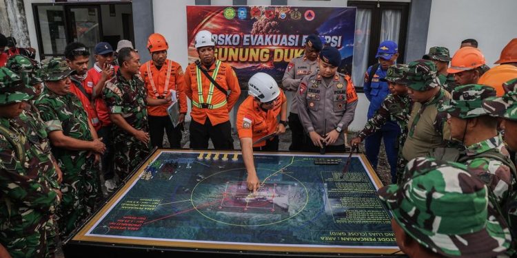 Enam Mahasiswa Dievakuasi dari Gunung Goa Kalibbong dalam Situasi Darurat