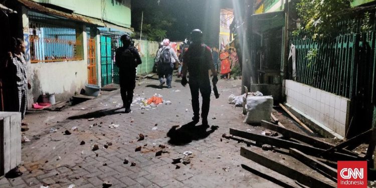 Polisi Dis serang saat menyelamatkan wanita yang disekap mantan pacar di Kendari