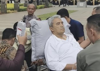 Farhan Jatuh Setelah Menerima Tamu di Balai Kota Bandung