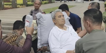 Farhan Jatuh Setelah Menerima Tamu di Balai Kota Bandung