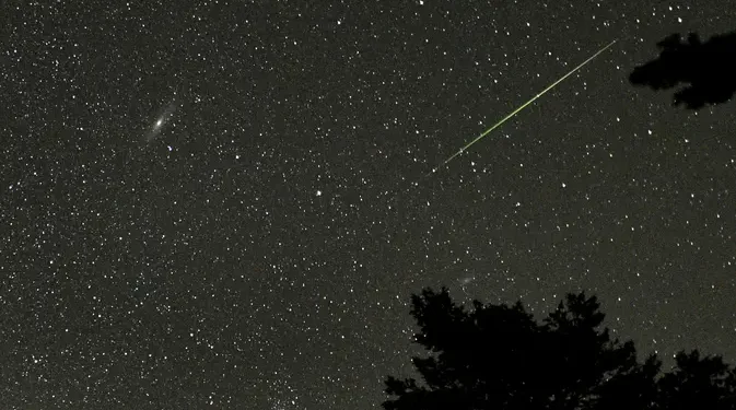 Hujan Meteor Perseid Memukau Langit Indonesia Malam Ini