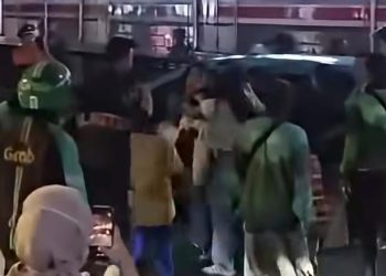 Kronologi Kecelakaan Taksi Hijau dengan KRL Tanah Abang-Karet