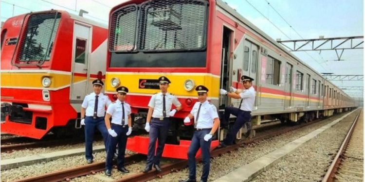 Jejak Panjang Karir Masinis di Indonesia