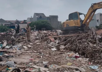 Warga Jakarta Dilarang Membuang Sampah dengan Cara Membakar Sembarangan