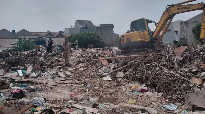 Warga Jakarta Dilarang Membuang Sampah dengan Cara Membakar Sembarangan