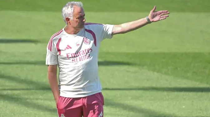 Bek Kanan Utama Real Madrid Belum Ditentukan Jose Mourinho: Trent atau Dumfries