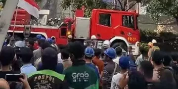 Saksi Menceritakan Detik-Detik Kebakaran di Gedung Cikini