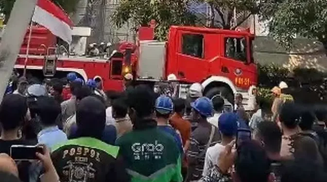 Saksi Menceritakan Detik-Detik Kebakaran di Gedung Cikini