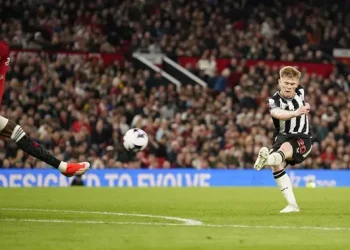 Lewis Hall Tinggalkan Newcastle, Bakal Gabung Manchester United?