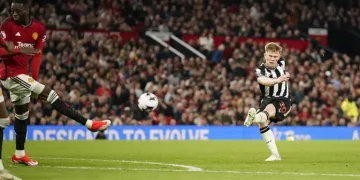 Lewis Hall Tinggalkan Newcastle, Bakal Gabung Manchester United?